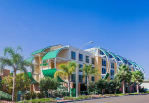 Гостиница Holiday Inn Oceanside Marina Camp Pendleton, an IHG Hotel  Окинсайд